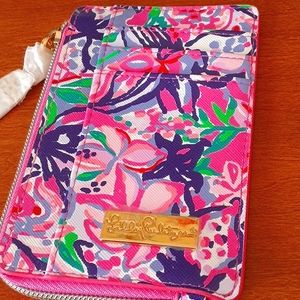 Nwt Lilly Pulitzer "Isn't She Lilly" card holder